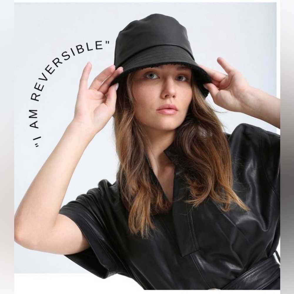 NWOT Danier Leather Reversible Bucket Hat
